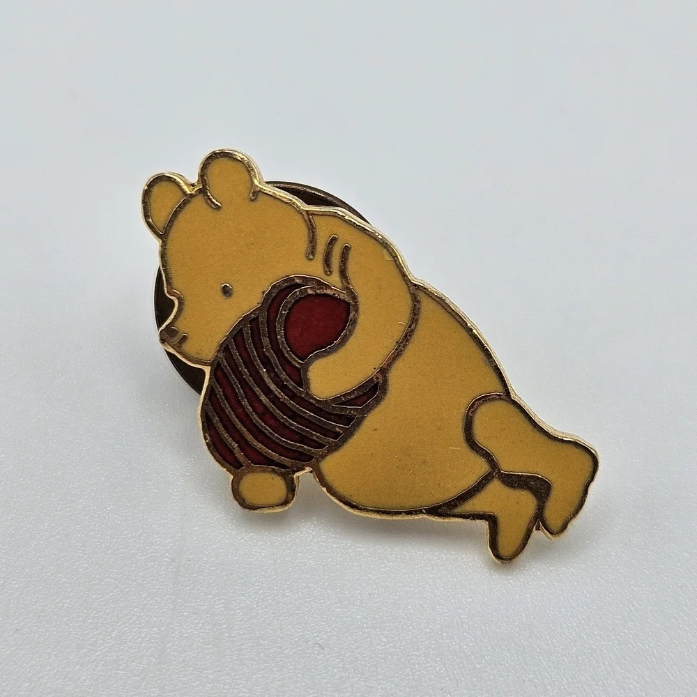 VINTAGE Disney Classic Winnie the Pooh Red Honey Pot Collectible Pin